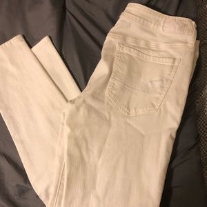 American Eagle skinny jeans. White.